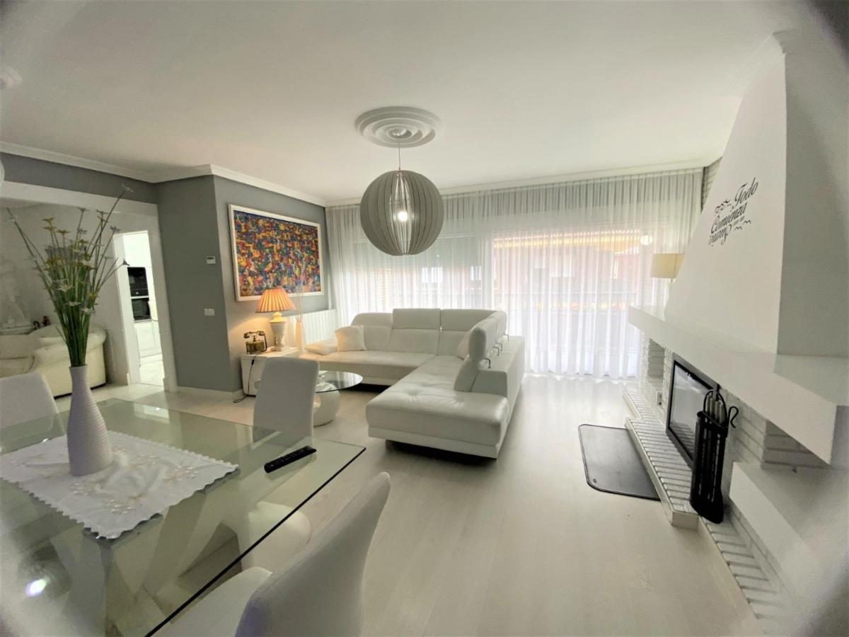 Atico Lujo Llanes Apartment ภายนอก รูปภาพ